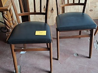 Lot 41 - vintage houten stoelen met zwarte skai '60 - frame met spake - afbeelding 1 van  3