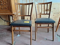 Lot 41 - vintage houten stoelen met zwarte skai '60 - frame met spake - afbeelding 3 van  3