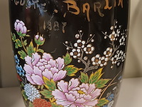 Lot 41 - vintage zwarte vazen. 2 stuks - afbeelding 4 van  5