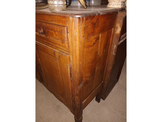 Lot 41 - volhouten dressoir kast - afbeelding 3 van  5