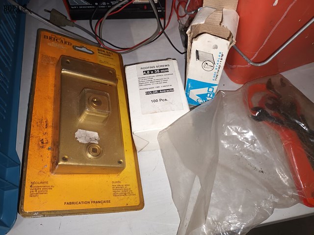 Lot 41 - werkmateriaal en batterijlader - afbeelding 3 van  7