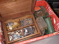 Lot 41 - werkmateriaal en batterijlader - afbeelding 4 van  7