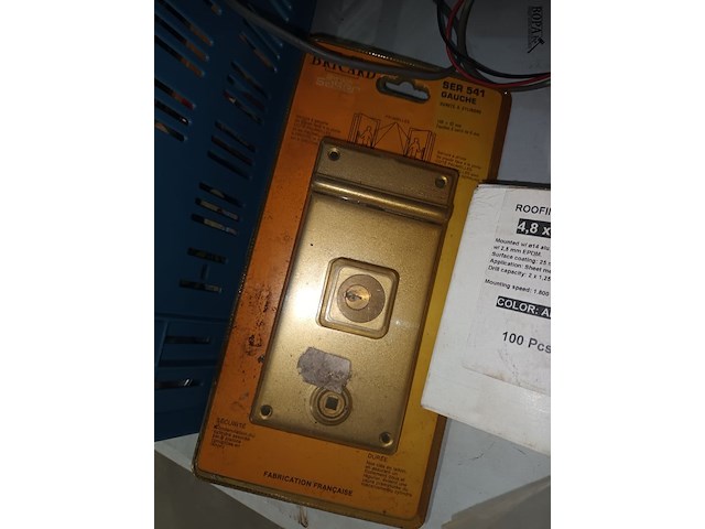 Lot 41 - werkmateriaal en batterijlader - afbeelding 5 van  7