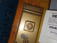 Lot 41 - werkmateriaal en batterijlader - afbeelding 5 van  7