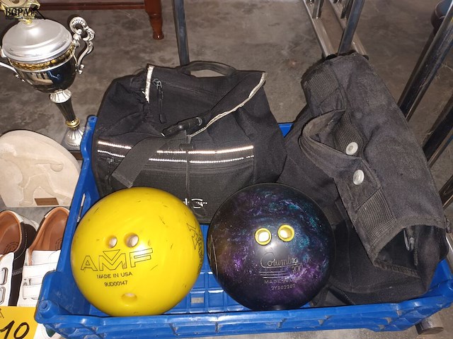 Lot 410 - bowling items. 13 stuks - afbeelding 4 van  4