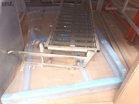 Lot 410 - metalen sofa frames en kussen - afbeelding 3 van  5