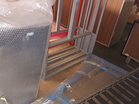 Lot 410 - metalen sofa frames en kussen - afbeelding 5 van  5
