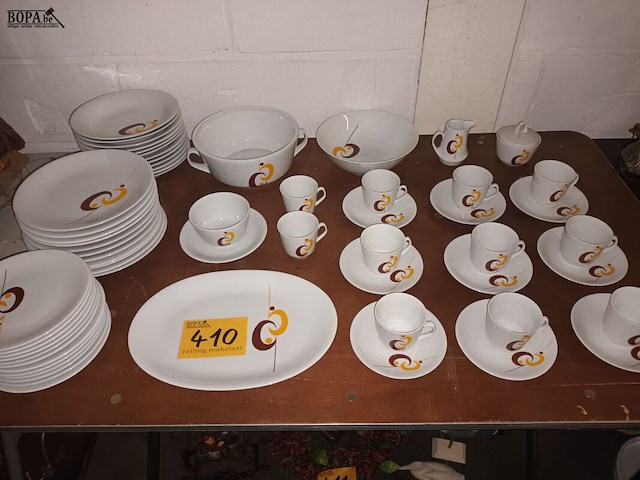 Lot 410 - retro eetservies bavaria. 61 stuks - afbeelding 1 van  4