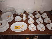 Lot 410 - retro eetservies bavaria. 61 stuks - afbeelding 1 van  4