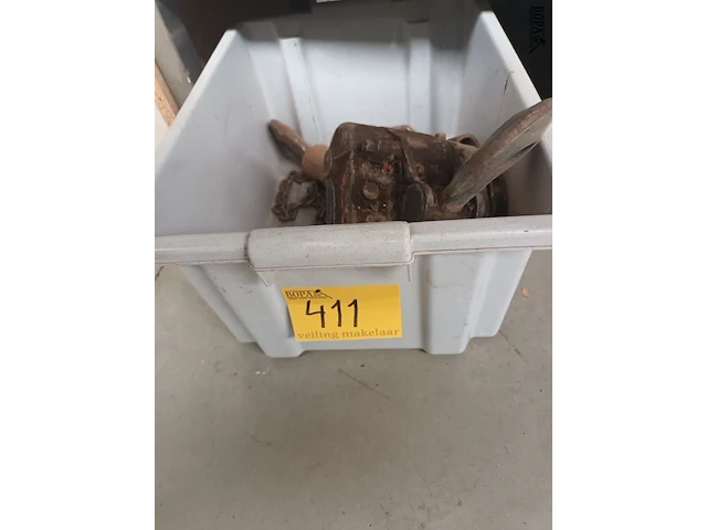 Lot 411 - antieke ijzeren katrol - afbeelding 4 van  4