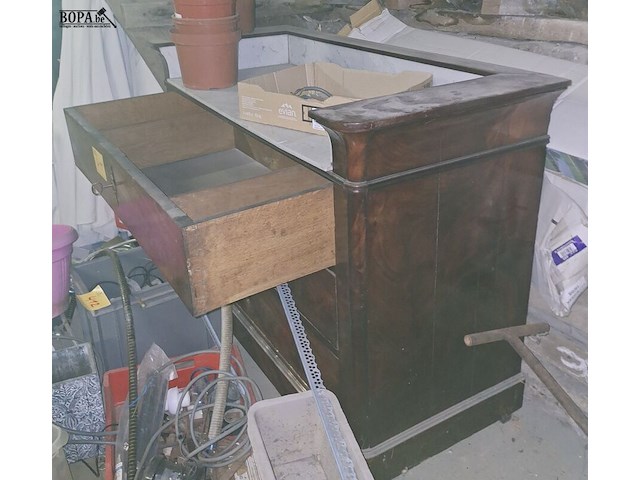 Lot 411 - antieke kast met marmeren blad - afbeelding 1 van  2