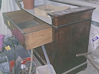 Lot 411 - antieke kast met marmeren blad - afbeelding 1 van  2