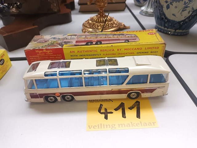 Lot 411 - dinky supertoys bus - afbeelding 1 van  3