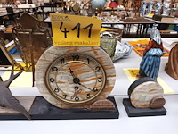 Lot 411 - klokstel in marmer met vogel - afbeelding 1 van  5