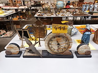 Lot 411 - klokstel in marmer met vogel - afbeelding 2 van  5