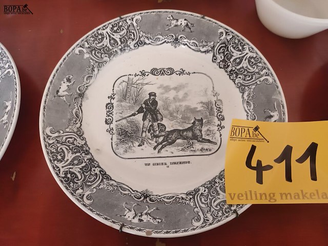 Lot 411 - sierborden boch frères keramis. 3 stuks - afbeelding 3 van  5
