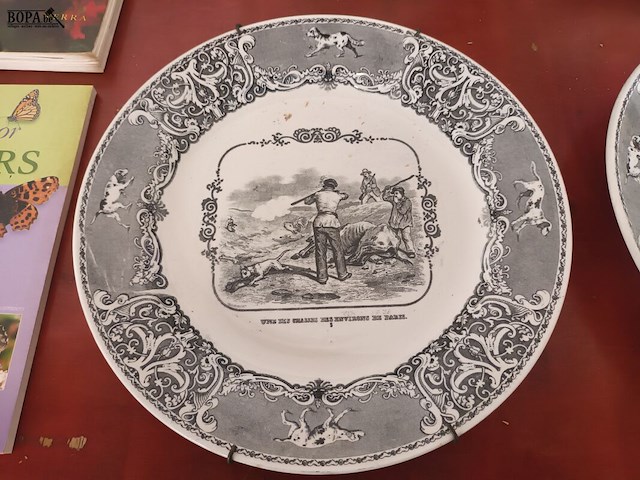 Lot 411 - sierborden boch frères keramis. 3 stuks - afbeelding 4 van  5