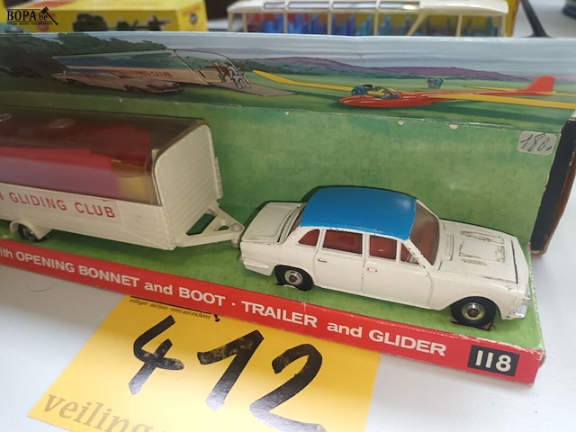 Lot 412 - dinky toys triumph met boot - afbeelding 4 van  4