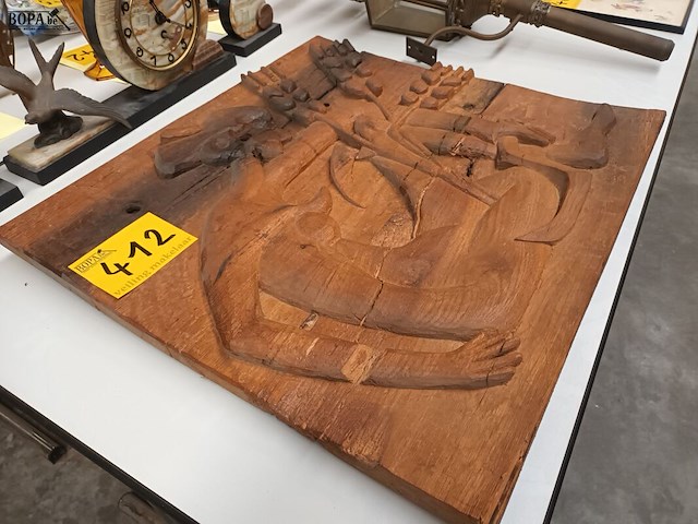 Lot 412 - houten paneel kunstwerk - afbeelding 2 van  3