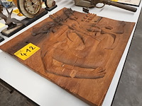 Lot 412 - houten paneel kunstwerk - afbeelding 2 van  3