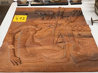 Lot 412 - houten paneel kunstwerk - afbeelding 3 van  3