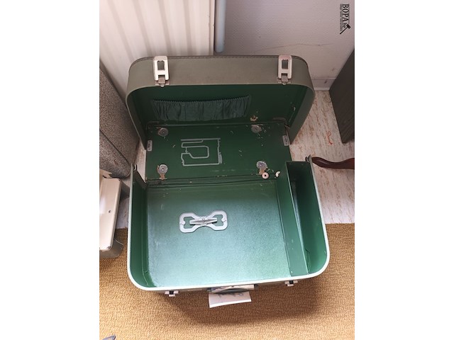 Lot 412 - valies - afbeelding 2 van  2