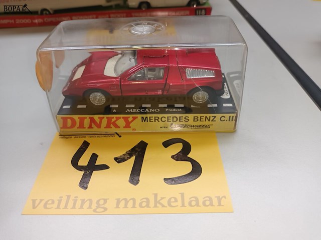 Lot 413 - dinky toys mercedes benz - afbeelding 1 van  3