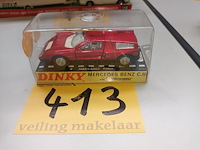 Lot 413 - dinky toys mercedes benz - afbeelding 1 van  3