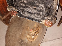 Lot 413 - gietijzeren kolenbak - afbeelding 3 van  4