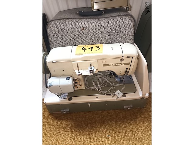 Lot 413 - naaimachine bernina - afbeelding 1 van  4
