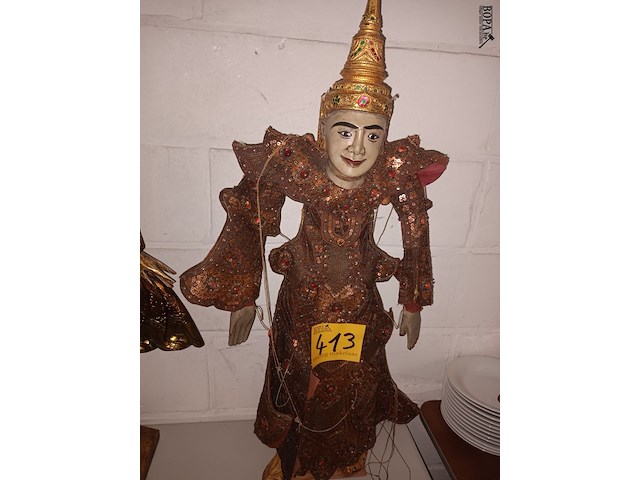 Lot 413 - pop op sokkel - afbeelding 1 van  3