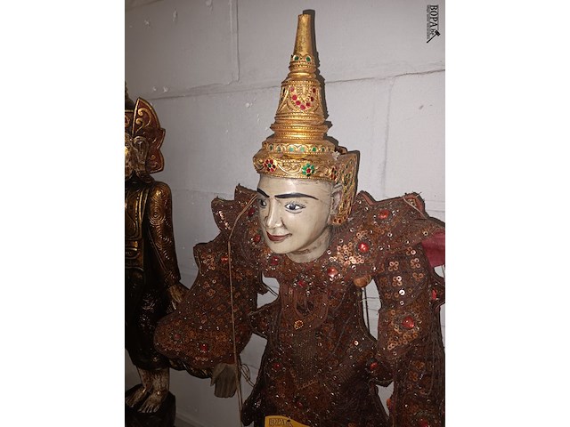 Lot 413 - pop op sokkel - afbeelding 2 van  3