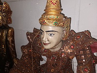 Lot 413 - pop op sokkel - afbeelding 2 van  3