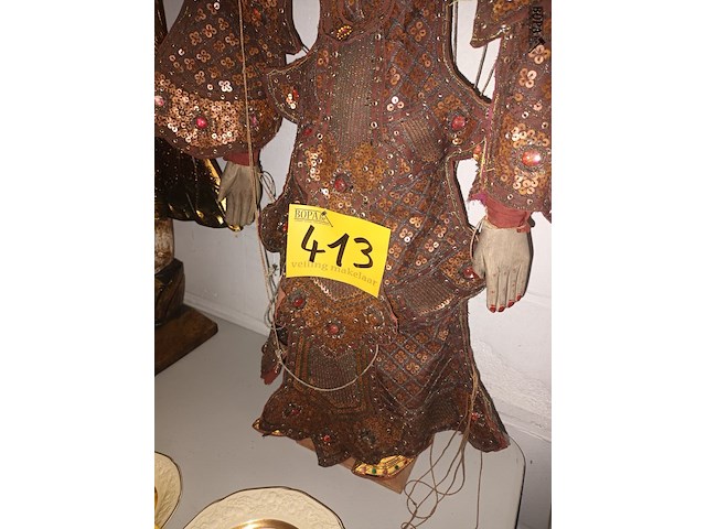 Lot 413 - pop op sokkel - afbeelding 3 van  3