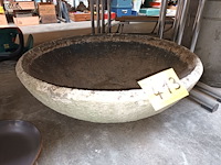Lot 413 - tuinschaal in beton - afbeelding 1 van  2