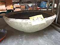 Lot 413 - tuinschaal in beton - afbeelding 2 van  2