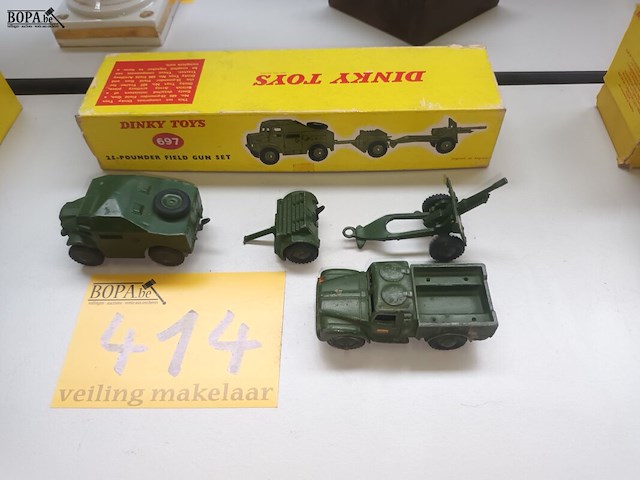 Lot 414 - dinky toys militair voertuig - afbeelding 1 van  3
