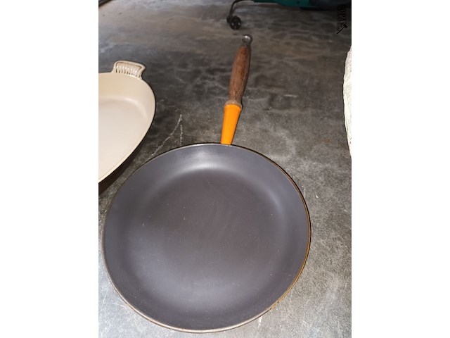 Lot 414 - le creuset. 3 stuks - afbeelding 2 van  3
