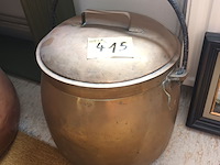 Lot 415 - koperen ketel met deksel - afbeelding 1 van  2