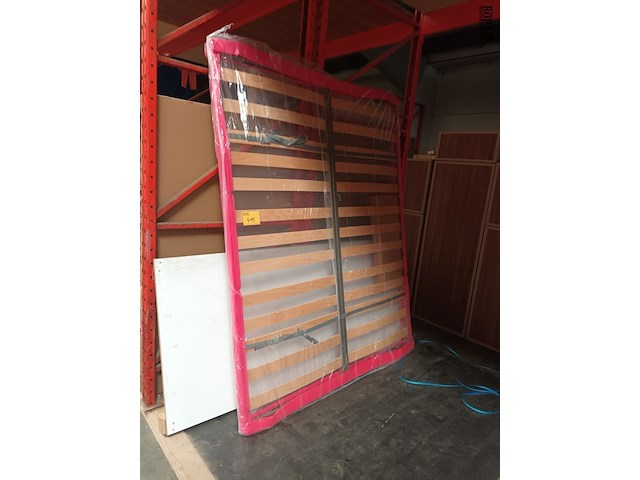 Lot 415 - lattenbodem - afbeelding 1 van  2