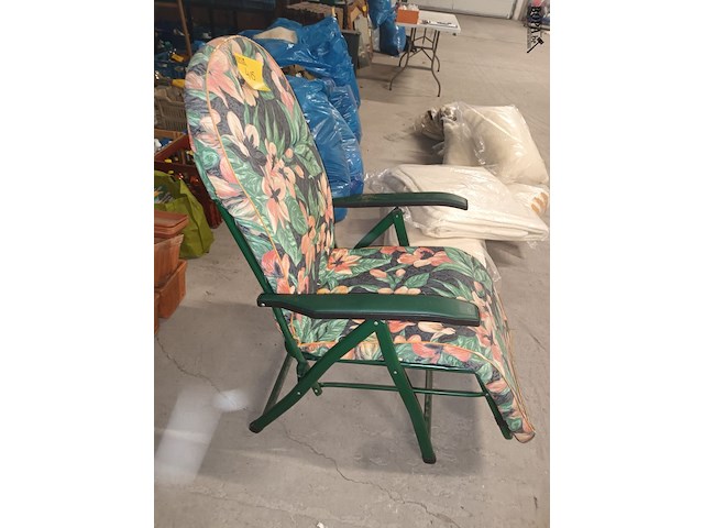 Lot 415 - vouwbare tuinzetel met kussen - afbeelding 1 van  3