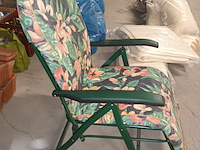 Lot 415 - vouwbare tuinzetel met kussen - afbeelding 1 van  3