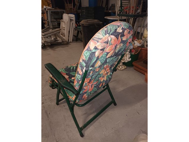 Lot 415 - vouwbare tuinzetel met kussen - afbeelding 2 van  3
