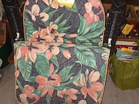 Lot 415 - vouwbare tuinzetel met kussen - afbeelding 3 van  3