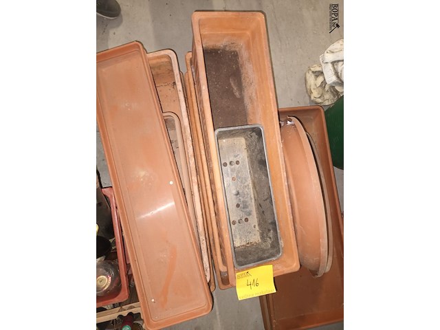 Lot 416 - bloembakken. 16 stuks - afbeelding 1 van  3