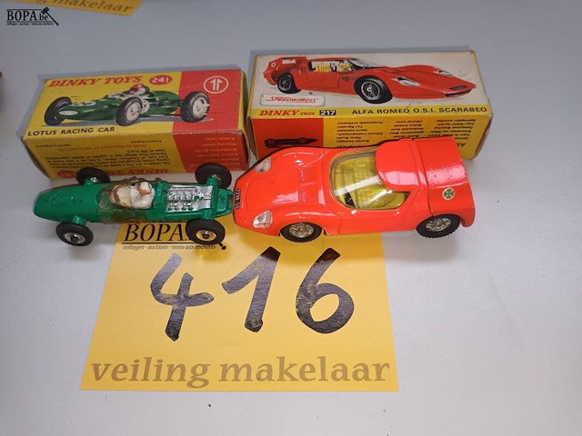 Lot 416 - dinky toys lotus en alfa romeo - afbeelding 1 van  3