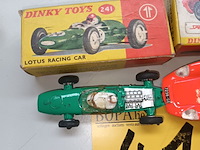 Lot 416 - dinky toys lotus en alfa romeo - afbeelding 2 van  3