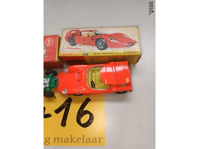 Lot 416 - dinky toys lotus en alfa romeo - afbeelding 3 van  3