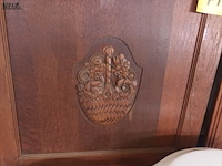 Lot 416 - kastdeuren met houtsnijwerk. 2 stuks - afbeelding 2 van  2