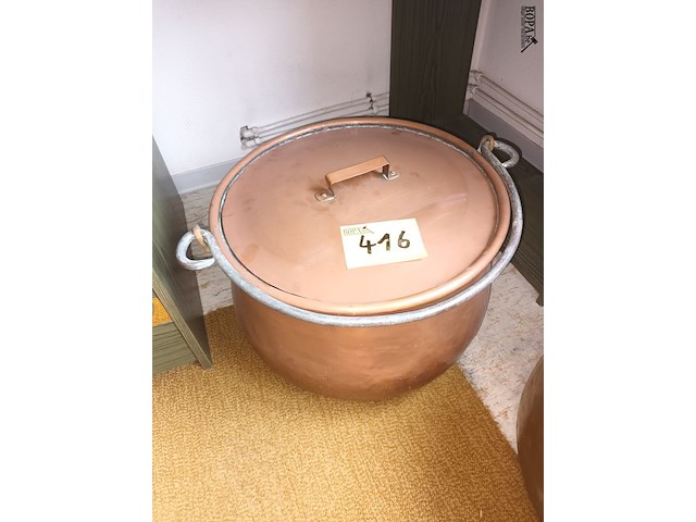 Lot 416 - koperen ketel met deksel - afbeelding 1 van  3